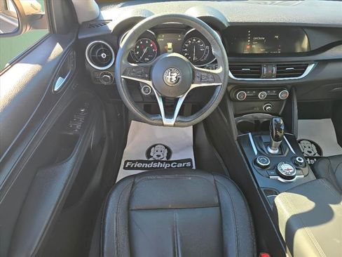 Used 2018 Alfa Romeo Stelvio AWD image 3