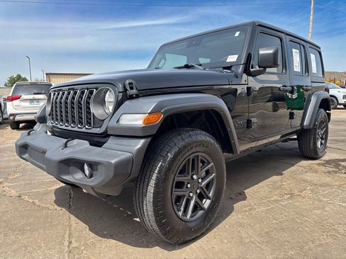 Used 2024 Jeep Wrangler Unlimited Sport AWD/4WD image 3