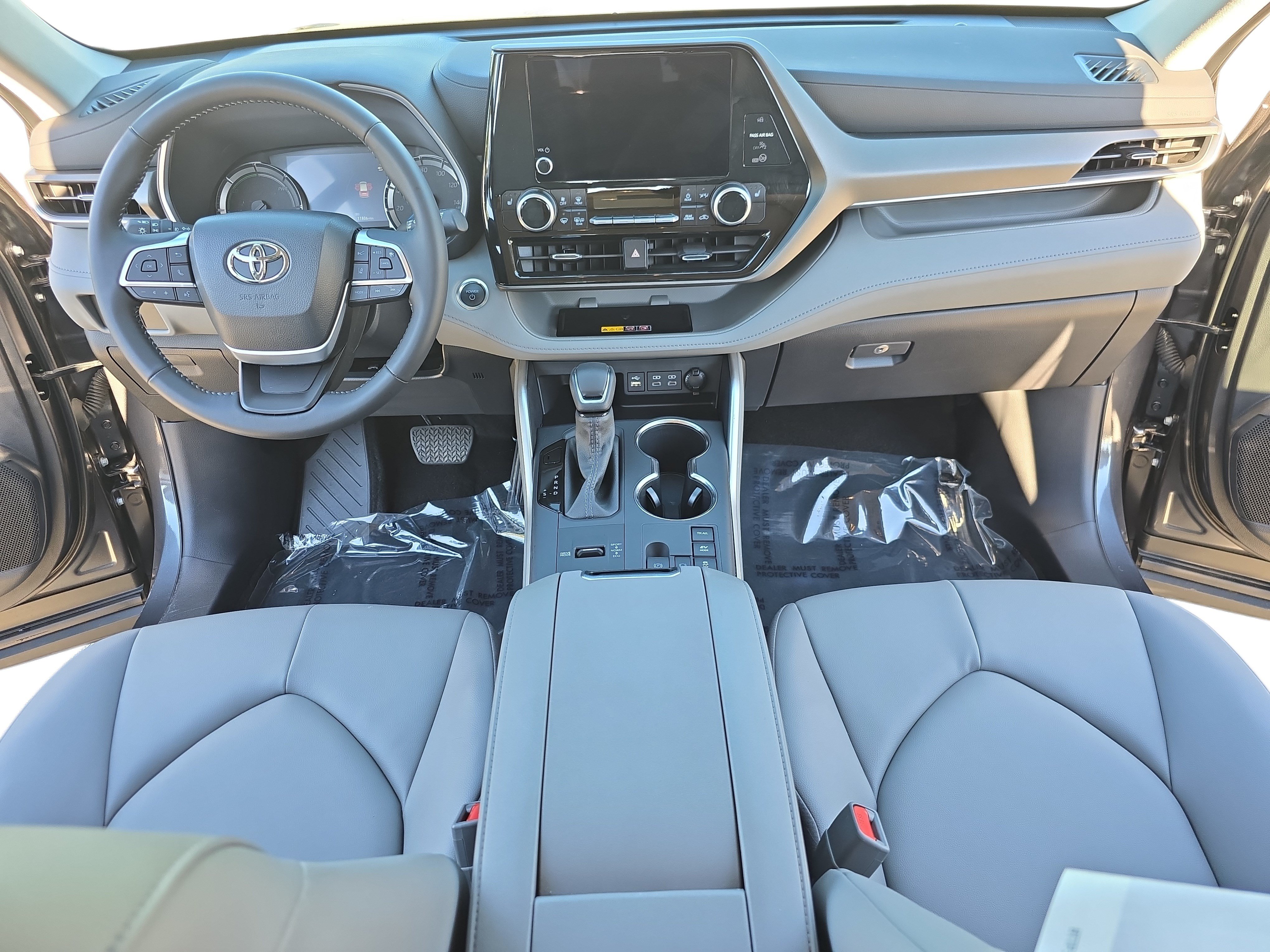 Used 2025 Toyota Highlander XLE AWD/4WD image 9