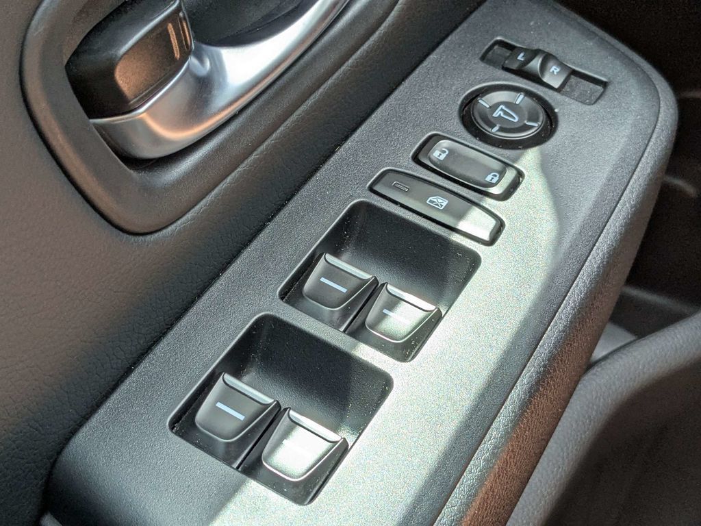 Used 2025 Honda Pilot Touring image 23