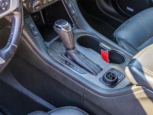 Used 2019 GMC Acadia SLT image 32