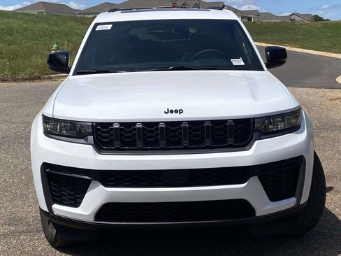 New 2026 Jeep Grand Cherokee L 2WD image 2