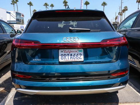 Used 2019 Audi e-tron Prestige w/ Prestige Package AWD/4WD image 9