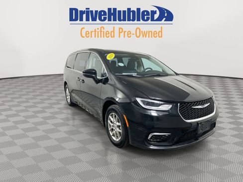 Used 2024 Chrysler Pacifica Touring-L image 2