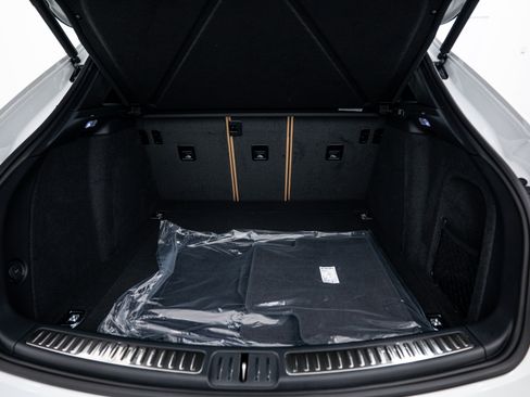 Certified 2026 Porsche Macan AWD/4WD image 25