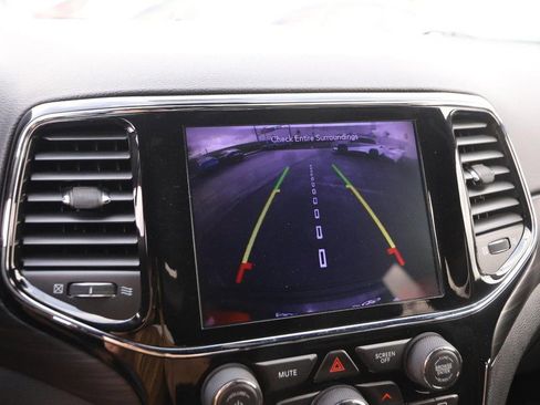 Used 2020 Jeep Grand Cherokee Altitude RWD image 18