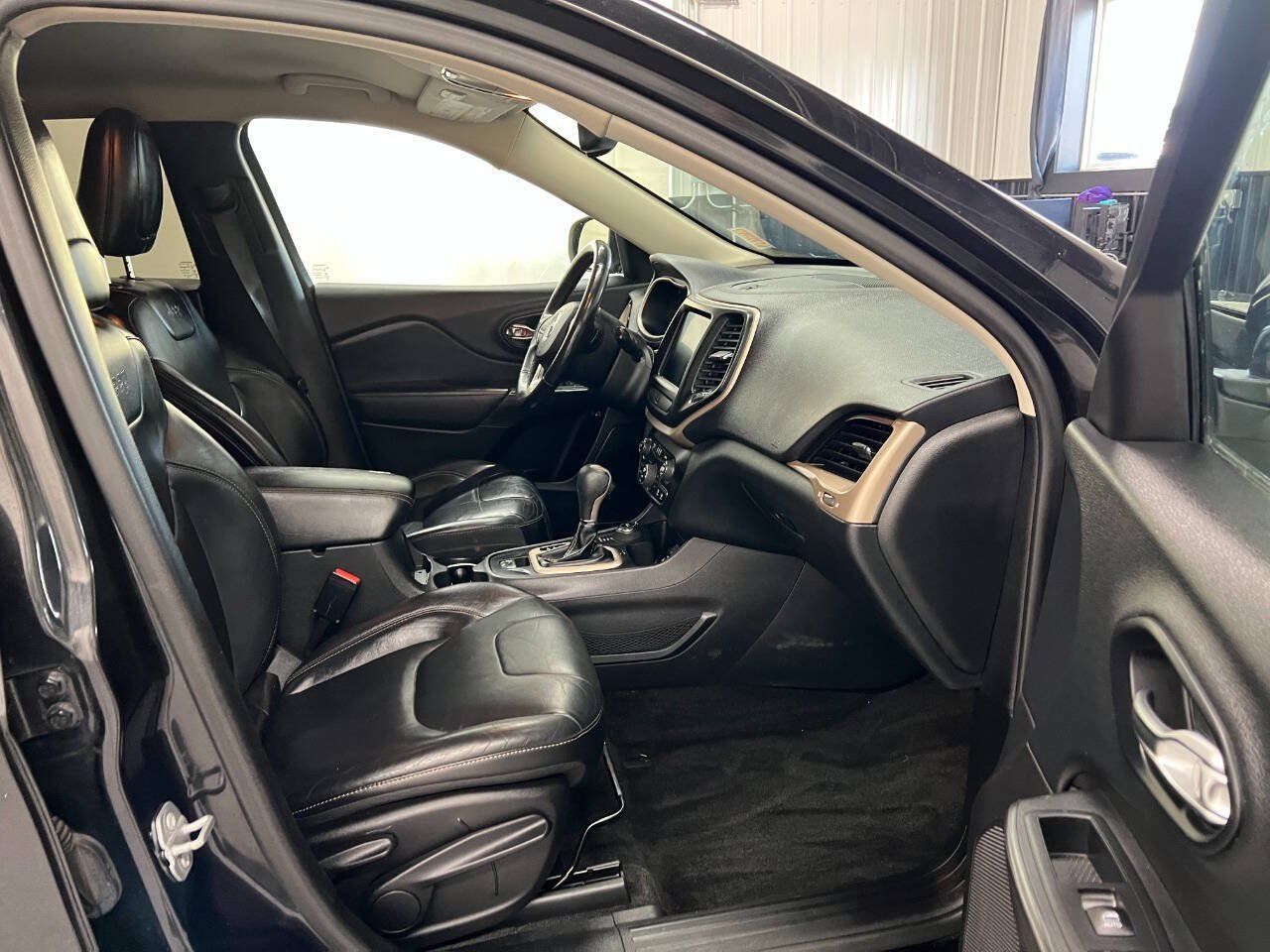 Used 2016 Jeep Cherokee Limited AWD/4WD image 11