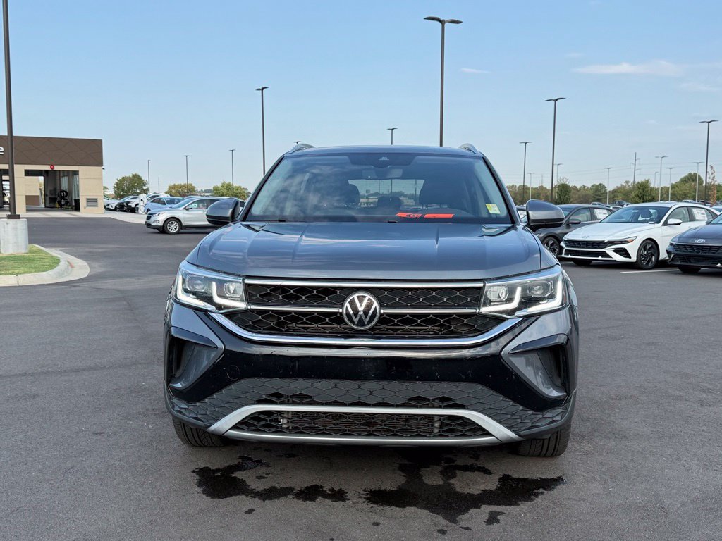 Used 2022 Volkswagen Taos SEL AWD/4WD image 2