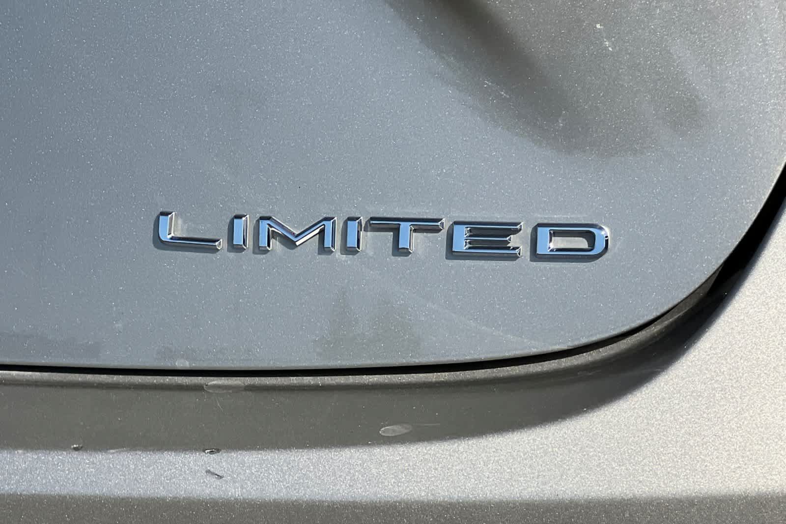 Used 2013 Toyota Avalon Limited w/ Technology Pkg FWD image 32