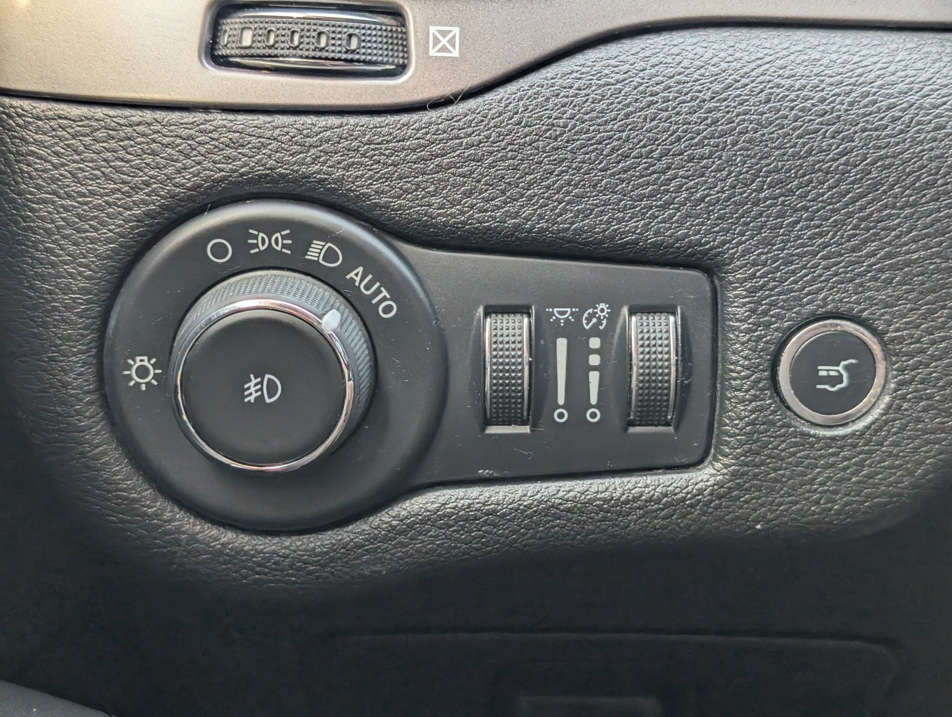 Used 2021 Jeep Cherokee Latitude Lux w/ Comfort/Convenience Group FWD image 24