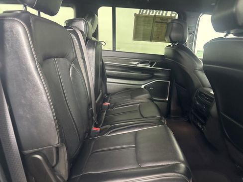 Used 2022 Jeep Wagoneer Series II w/ Premium Group I image 27