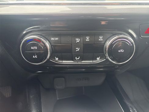 Used 2025 Chevrolet Trax ACTIV w/ Driver Confidence Package FWD image 19