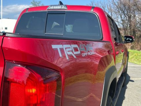 Used 2019 Toyota Tacoma TRD Off-Road AWD/4WD image 32