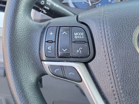 Used 2018 Toyota Sienna LE image 30