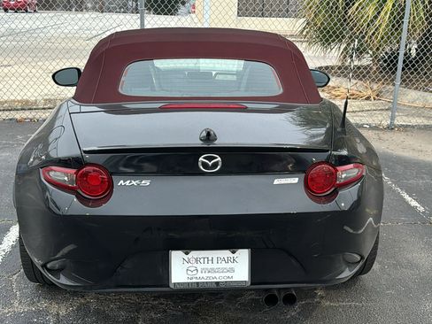 Used 2018 MAZDA MX-5 Miata Club image 4