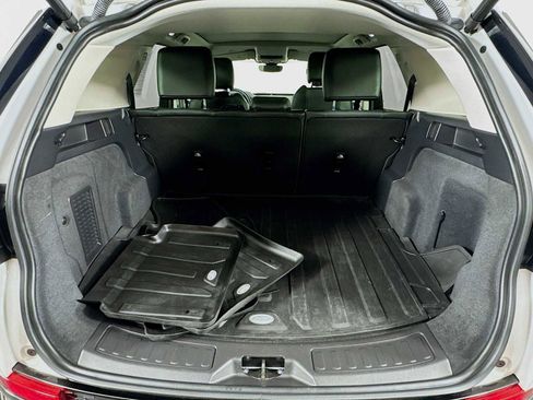 Used 2024 Land Rover Discovery Sport S image 28