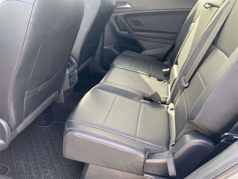 Used 2019 Volkswagen Tiguan SE image 11