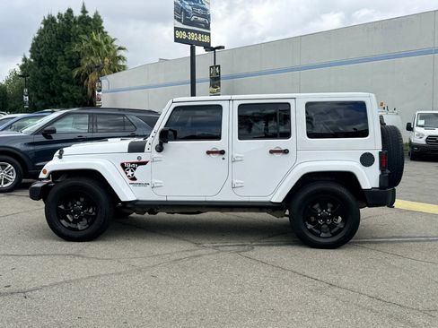 Used 2015 Jeep Wrangler Unlimited Sahara AWD/4WD image 8