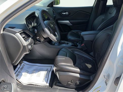 Used 2022 Jeep Cherokee Latitude AWD/4WD image 11