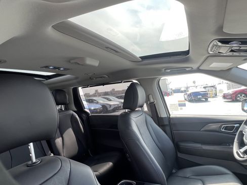 Certified 2026 Kia Carnival SX w/ SX Dark Edition Package image 17