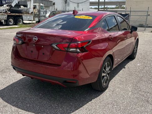 Used 2025 Nissan Versa SV image 3