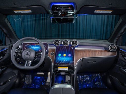 Certified 2025 Mercedes-Benz GLC 300 image 27