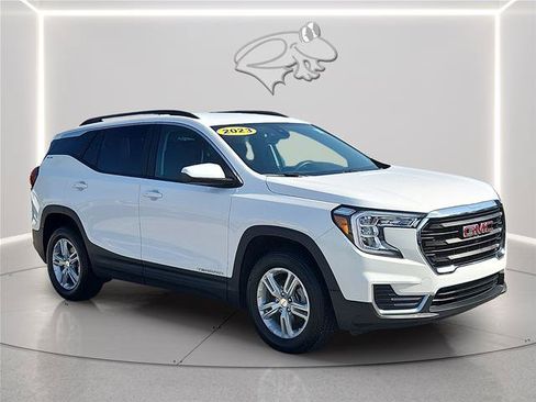 Used 2023 GMC Terrain SLE w/ Driver Convenience Package AWD/4WD image 3