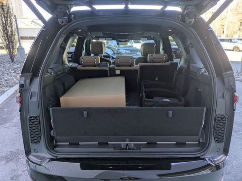 New 2026 Land Rover Discovery Limited Edition image 30