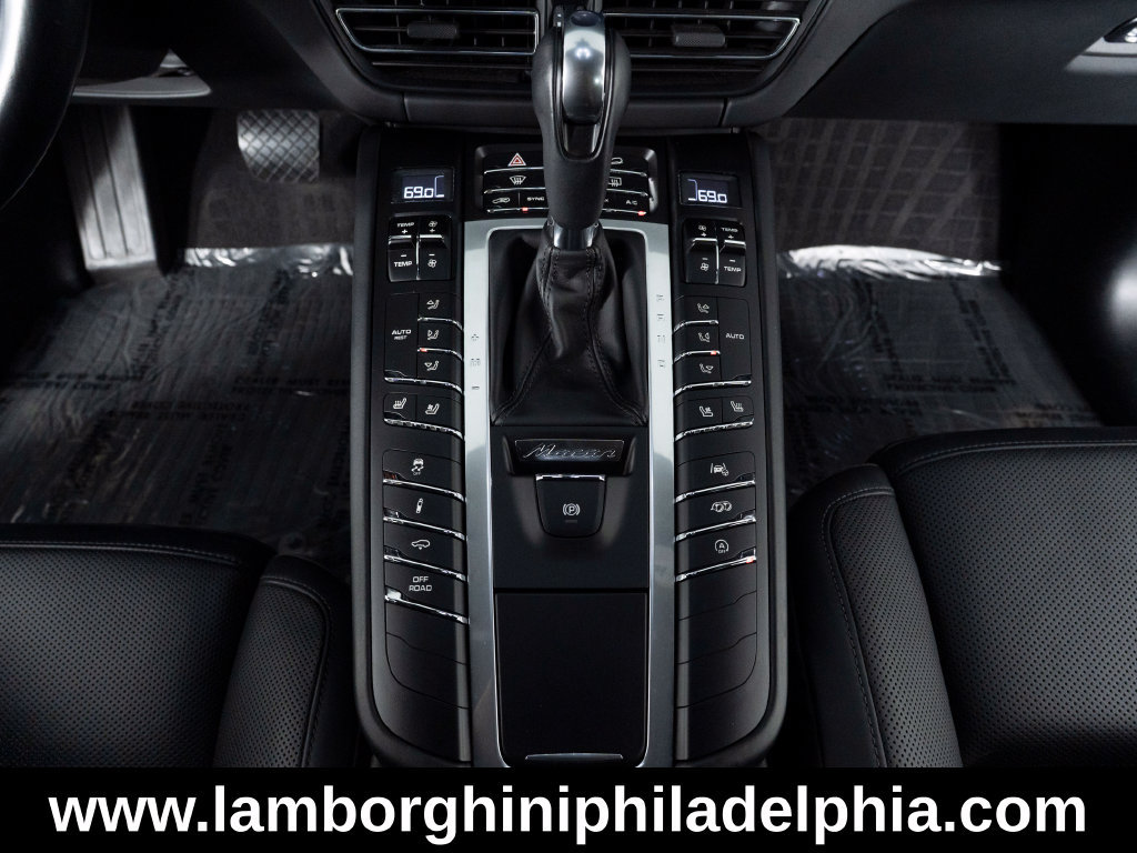Used 2021 Porsche Macan Turbo AWD/4WD image 24