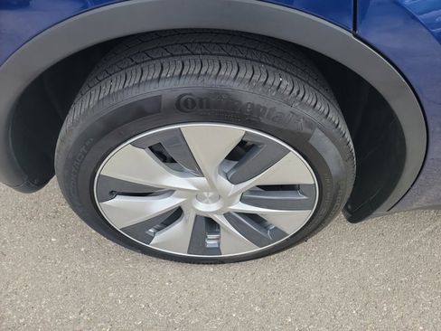 Used 2022 Tesla Model Y Long Range image 11