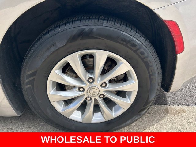Used 2017 Chrysler Pacifica Touring-L FWD image 29