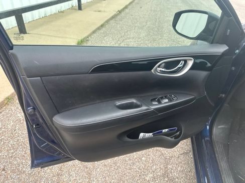 Used 2019 Nissan Sentra SV w/ Special Edition Package FWD image 7