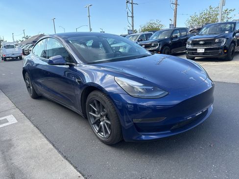 Used 2023 Tesla Model 3 Standard Range image 4