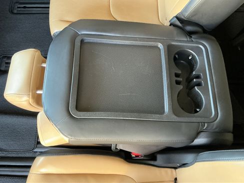 Used 2022 Kia Carnival LX image 29