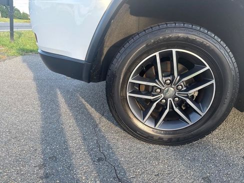Used 2018 Jeep Grand Cherokee Limited RWD image 32