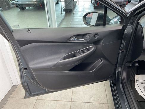 Used 2017 Chevrolet Cruze LT w/ Convenience Package FWD image 9