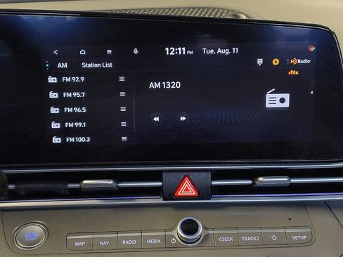 Used 2025 Hyundai Elantra SEL FWD image 25