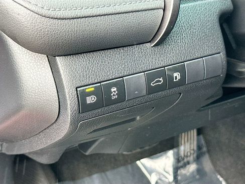 Used 2018 Toyota Camry XSE image 10