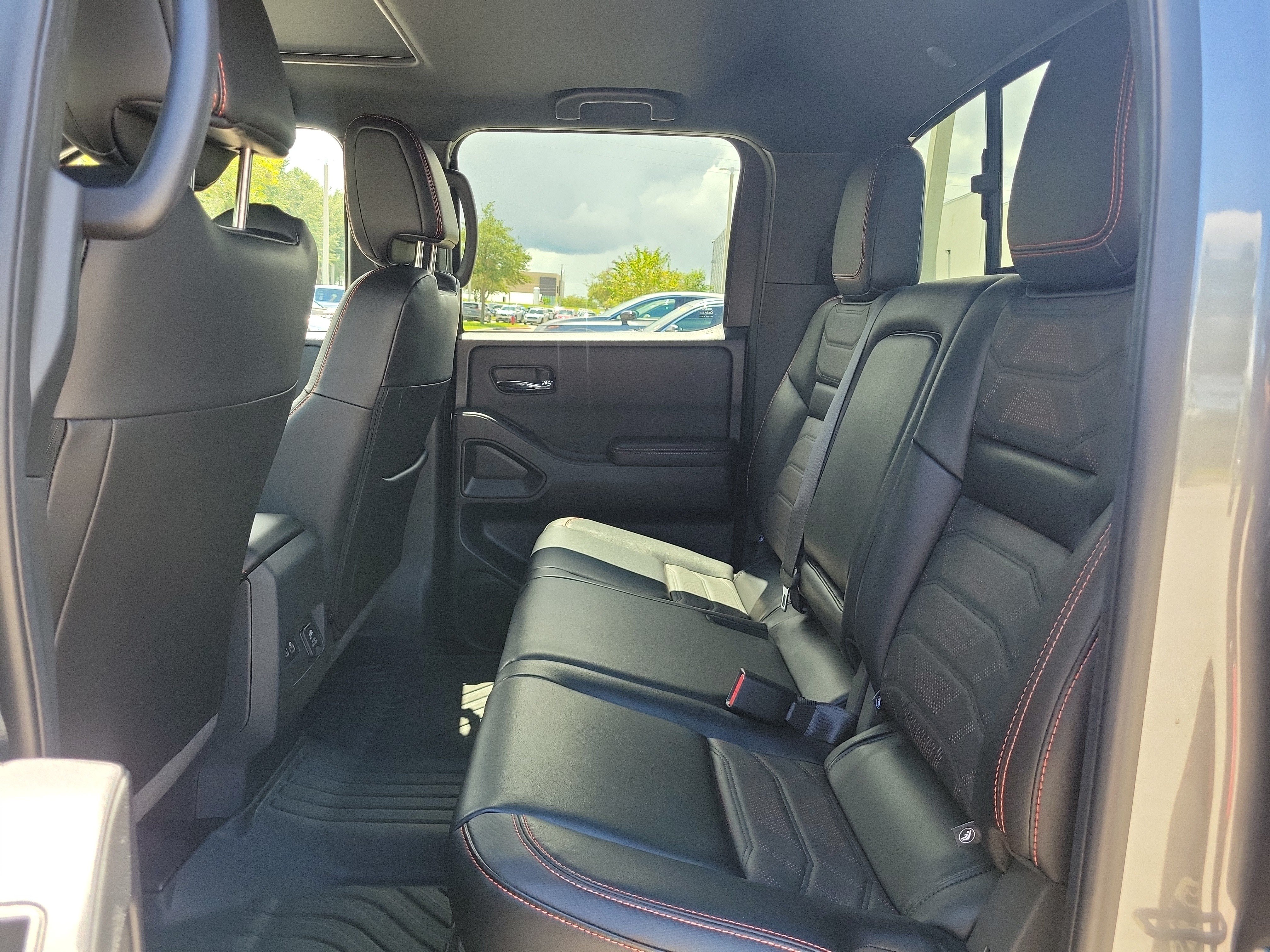 Certified 2025 Nissan Frontier PRO-4X w/ Pro Premium Package AWD/4WD image 18