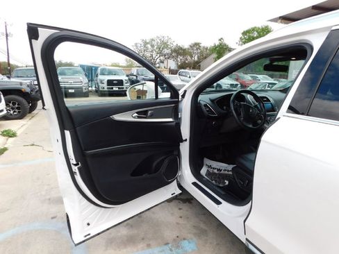 Used 2019 Lincoln Nautilus FWD image 23