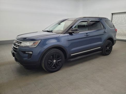 Used 2018 Ford Explorer XLT w/ Equipment Group 202A image 2