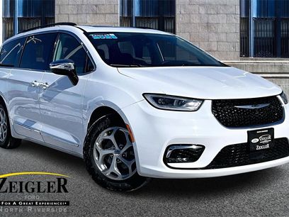 Used 2023 Chrysler Pacifica Limited