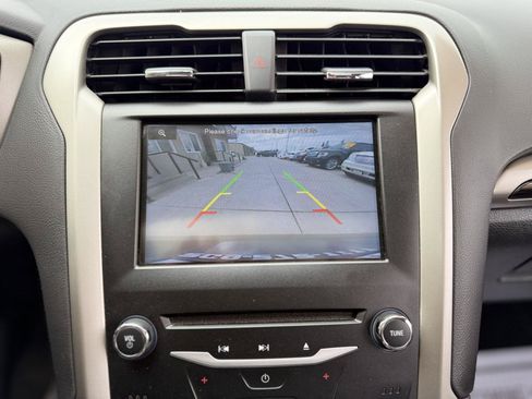 Used 2015 Ford Fusion SE w/ Equipment Group 202A FWD image 18
