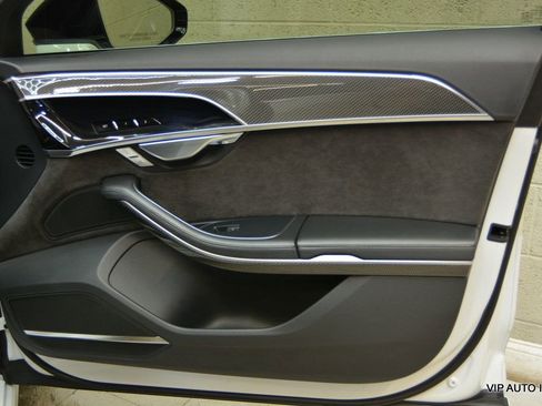 Used 2020 Audi S8 L w/ S8 Executive Package image 8