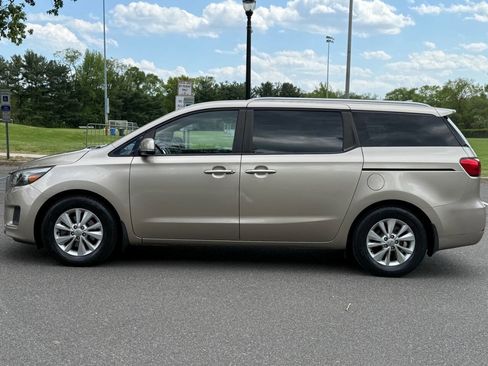Used 2016 Kia Sedona LX FWD image 10