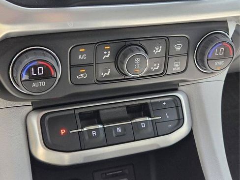 Certified 2023 GMC Acadia SLT FWD image 28