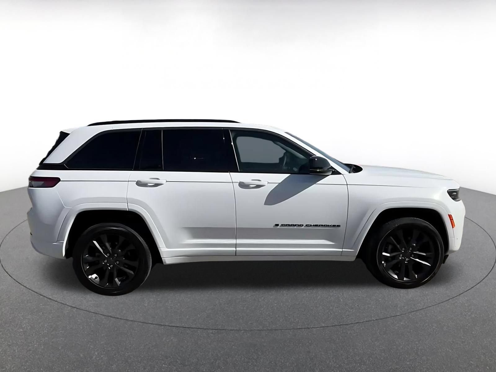 Used 2026 Jeep Grand Cherokee Limited AWD/4WD image 15