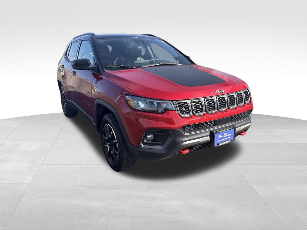 Used 2025 Jeep Compass Trailhawk AWD/4WD image 4