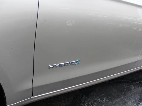 Used 2019 Ford Fusion SEL image 12