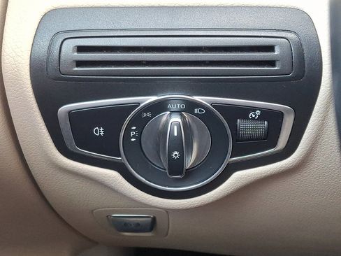 Used 2022 Mercedes-Benz GLC 300 4MATIC SUV image 23